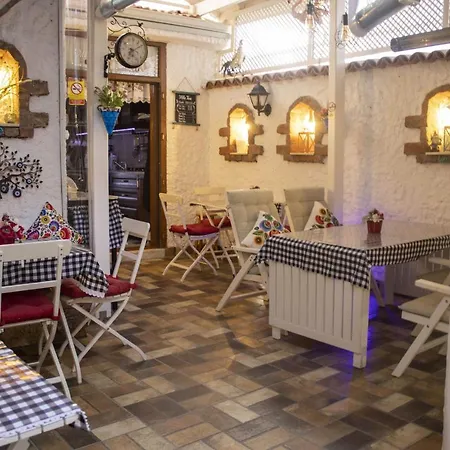 Teos Hotel *